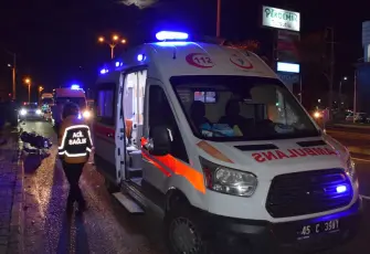 Turgutlu'da otomobil motosikletle çarpıştı: İki kardeş yaralı