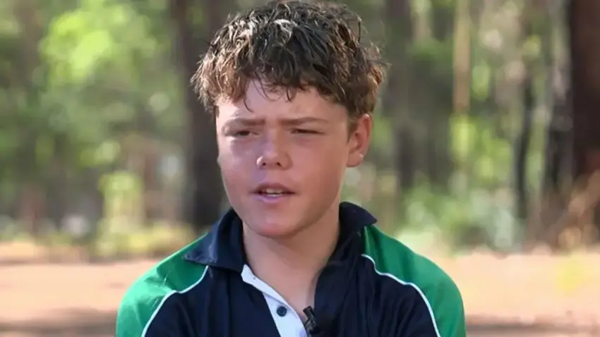 13 yaşındaki çocuk 4 saat boyunca yüzerek ailesini kurtardı