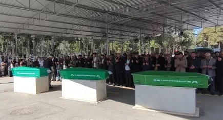 Alışverişten dönerken cipin çarptığı 3 kız, yan yana toprağa verildi