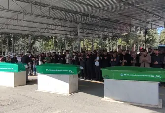 Alışverişten dönerken cipin çarptığı 3 kız, yan yana toprağa verildi