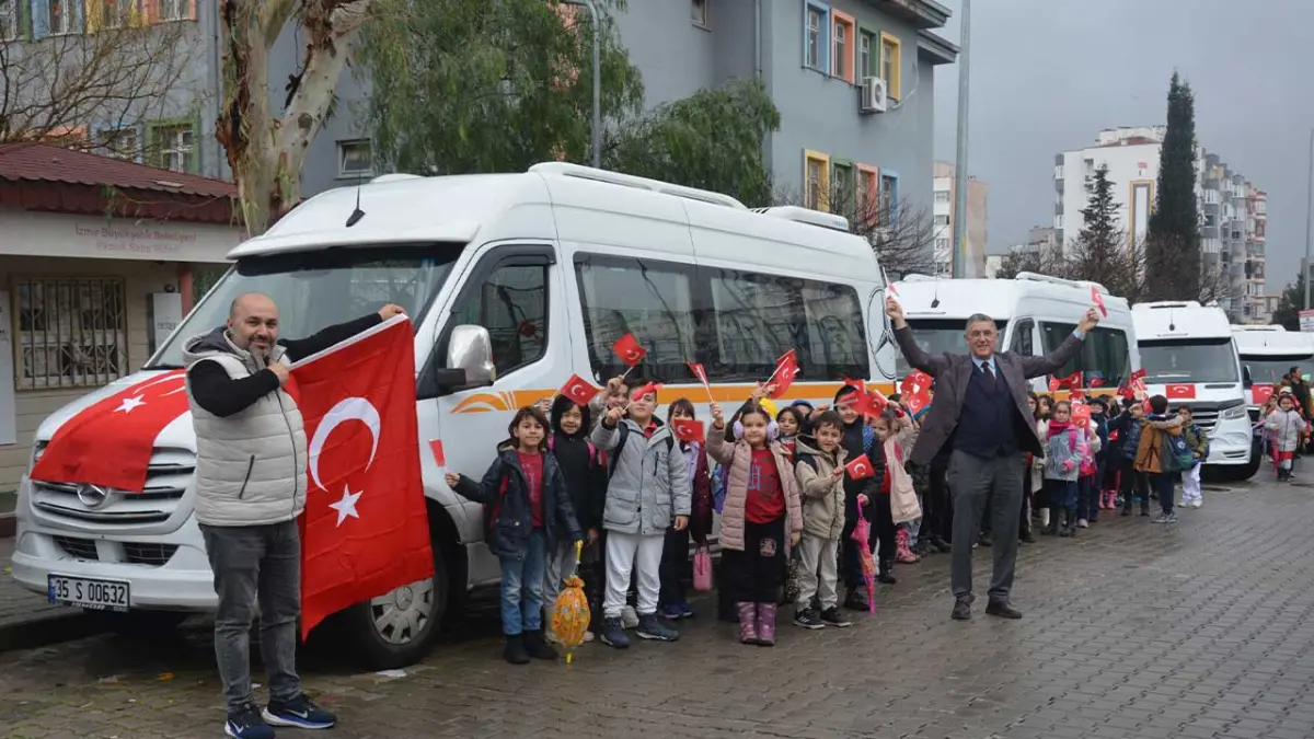 Servisçilerden bayrak coşkusu haberinin görseli