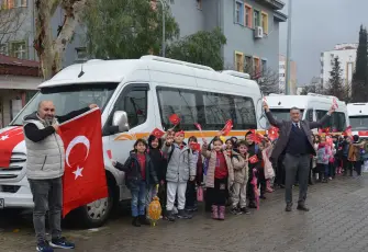 Servisçilerden bayrak coşkusu