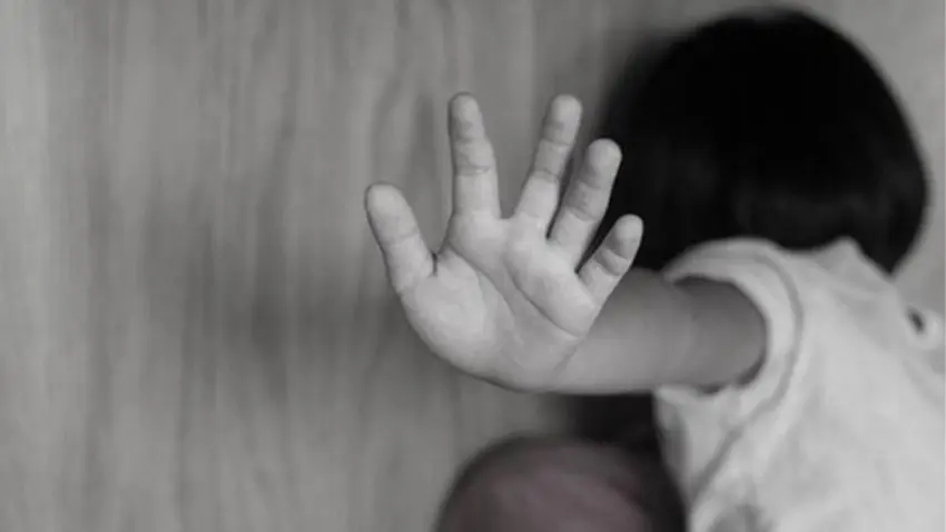 7 yaşındaki çocuğuna istismar davasında tartışmalı karar: Sanığa beraat, anneye ceza