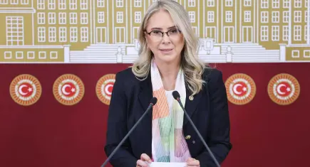 AK Partili Çankırı’dan CHP’li Özel’e yol tepkisi: İzmir’in yolları sabır taşı çatlatıyor