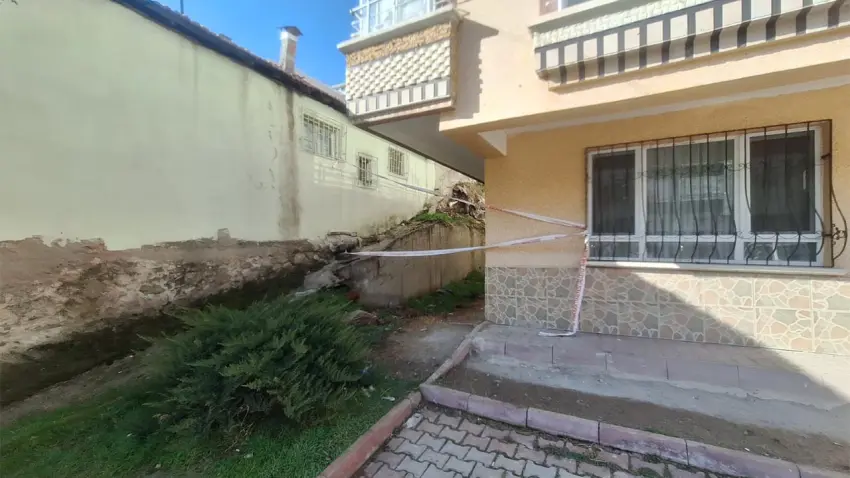 Ankara’da toprak kayması: 4 katlı bina ve gecekondu tahliye edildi