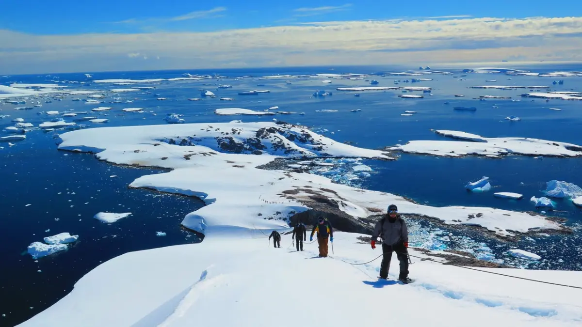 Antarktika’ya personel aranıyor: Maaş 40 bin dolardan başlıyor haberinin görseli