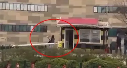 Bursa Şehir Hastanesi’nde taksi krizi: Durağın camını kırdı 