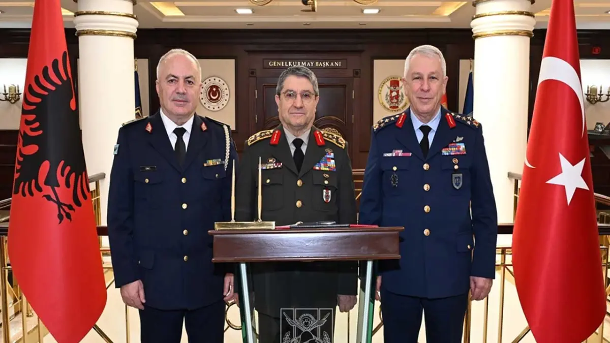 Genelkurmay Başkanı Bayraktaroğlu, Arnavutluk Hava Kuvvetleri Komutanı’nı kabul etti haberinin görseli
