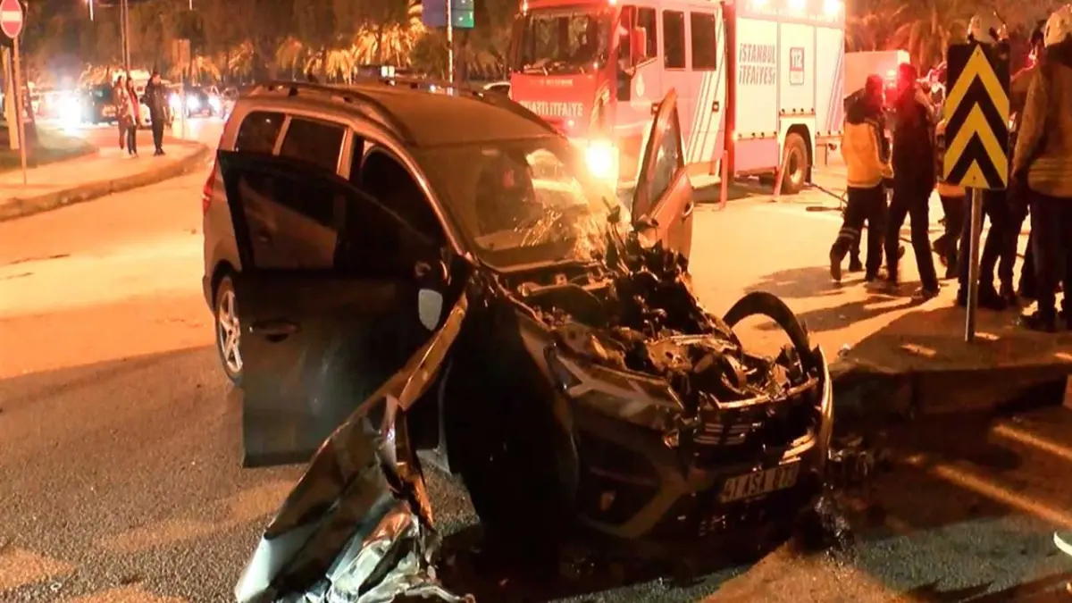 İki otomobil kafa kafaya çarpıştı: Çok sayıda yaralı var! haberinin görseli