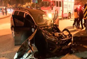 İki otomobil kafa kafaya çarpıştı: Çok sayıda yaralı var!