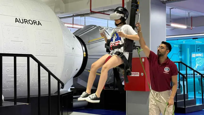 İzmir’de Uzay Kampı Türkiye, sömestir tatilinde genç kaşifleri ağırladı haberinin görseli