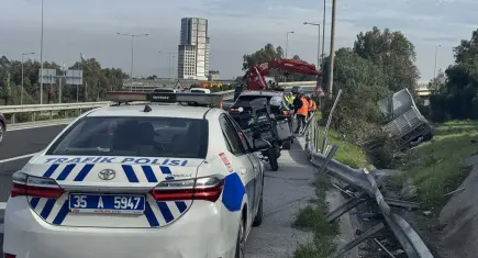 İzmir haber: Balçova’da kamyon şarampole yuvarlandı