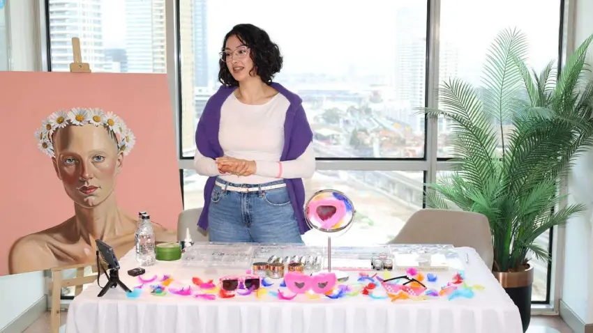 Kanseri yenen makyaj sanatçısından hastalara moral haberinin görseli