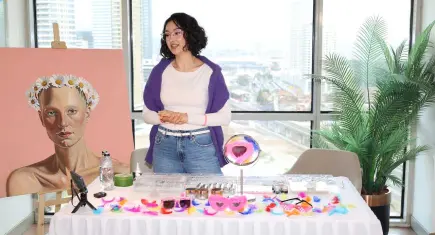 Kanseri yenen makyaj sanatçısından hastalara moral