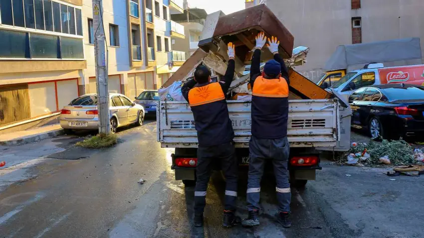 Karabağlar’da dip köşe temizlik