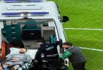 Kupada korkutan çarpışma: İsa Doğan ve Ahmed Kutucu sahada yere yığıldı!