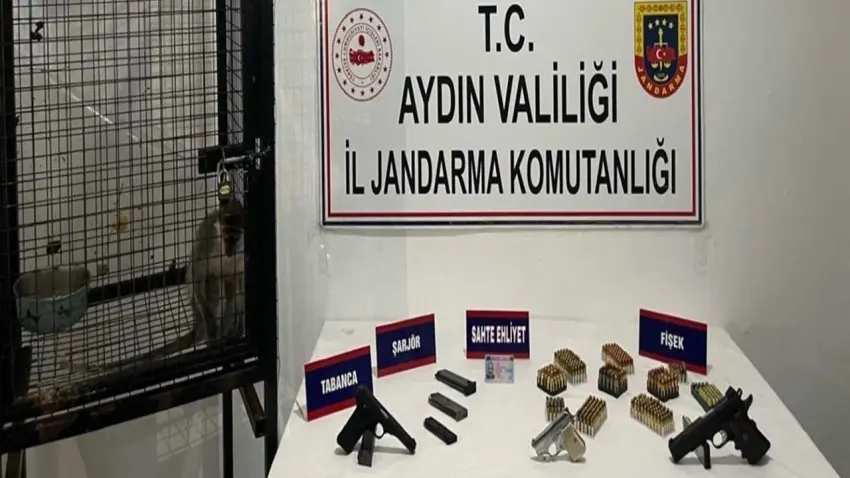   Kuşadası’nda Cephanelik Gibi Evden "Maymun" Çıktı! haberinin görseli
