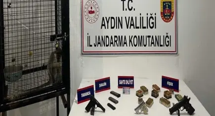   Kuşadası’nda Cephanelik Gibi Evden "Maymun" Çıktı!