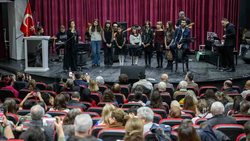 Minik müzisyenlerden Barış Manço ve Cem Karaca’ya saygı konseri