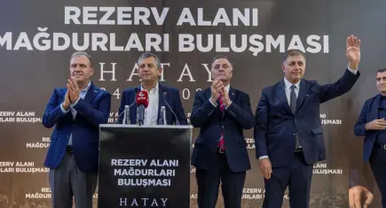 Özel ve Tugay’dan Hatay’da depremzedelere vefa ziyareti: Elimizi hiç çekmeyeceğiz