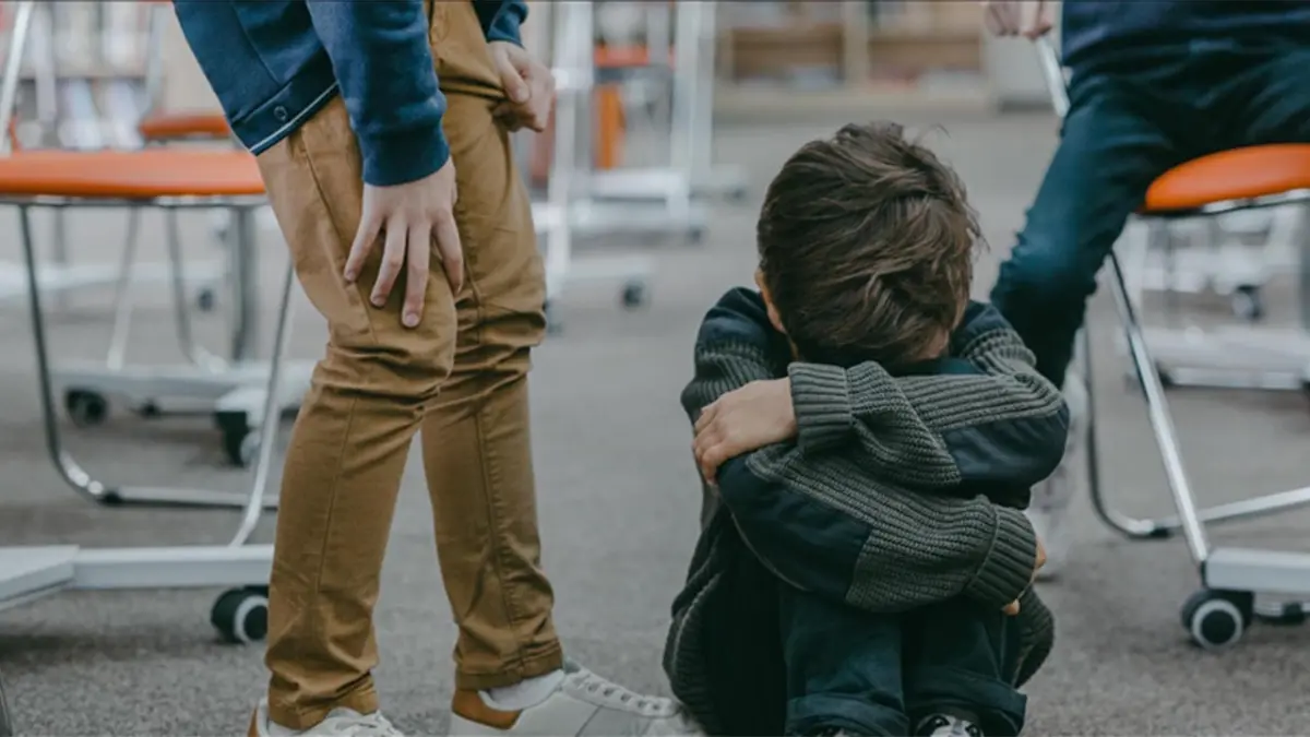 Akran zorbalığına emsal karar: Şiddet uygulayan çocuğa elektronik kelepçe! haberinin görseli