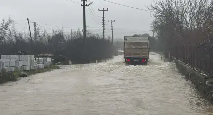 Çanakkale'de sağanak hayatı olumsuz etkiledi