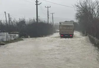 Çanakkale'de sağanak hayatı olumsuz etkiledi