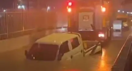 İzmir'de sağanak can aldı: Alt geçitte mahsur kalan sürücü kurtarılamadı