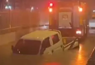 İzmir'de sağanak can aldı: Alt geçitte mahsur kalan sürücü kurtarılamadı