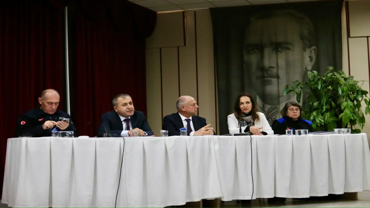 Karşıyaka’da İlçe Afet Müdahale Planı Toplantısı yapıldı haberinin görseli