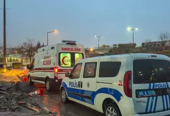 Manisa'da trenin çarptığı genç yaralandı