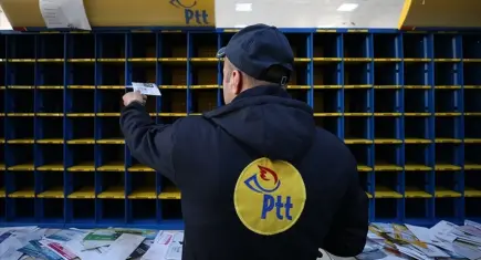 PTT’de ‘20 tonluk posta’ skandalı: 1,5 milyon gönderiyi kağıtçılara satmışlar!