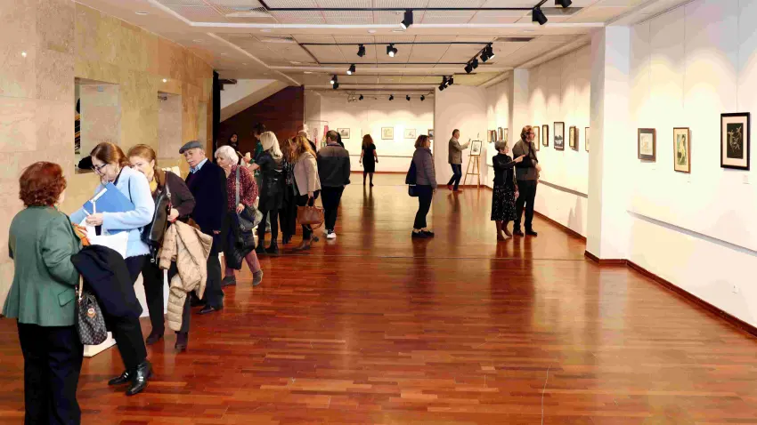 “Renklerimle Aydınlığa” Sergisi iyilik için kapılarını açtı haberinin görseli