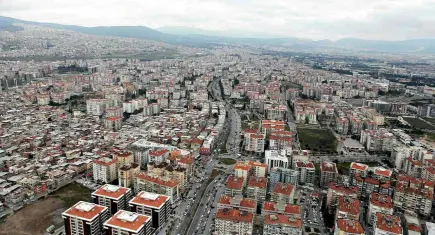 Uzmanı Uyardı: İzmir’de binaların yarısından fazlası eski deprem yönetmeliğine göre yapıldı