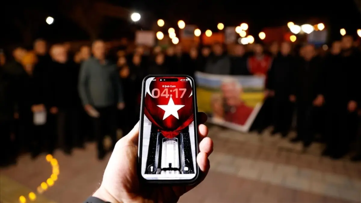 6 Şubat depremlerinde hayatını kaybedenler anıldı haberinin görseli