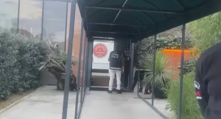 Bebek'te spor salonuna narkotik operasyonu