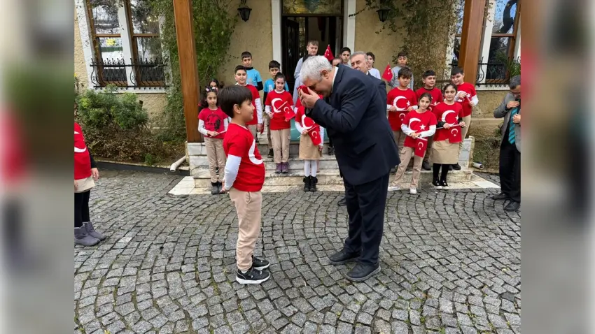 Buca'da öğrencilerden Bayrakbilim ve Türk Bayrakları Müzesi'ne ziyaret