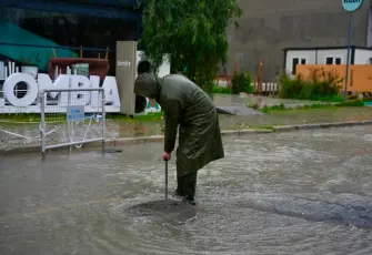 Çeşme’de yağışlara karşı belediye ekipleri 116 noktada sahadaydı