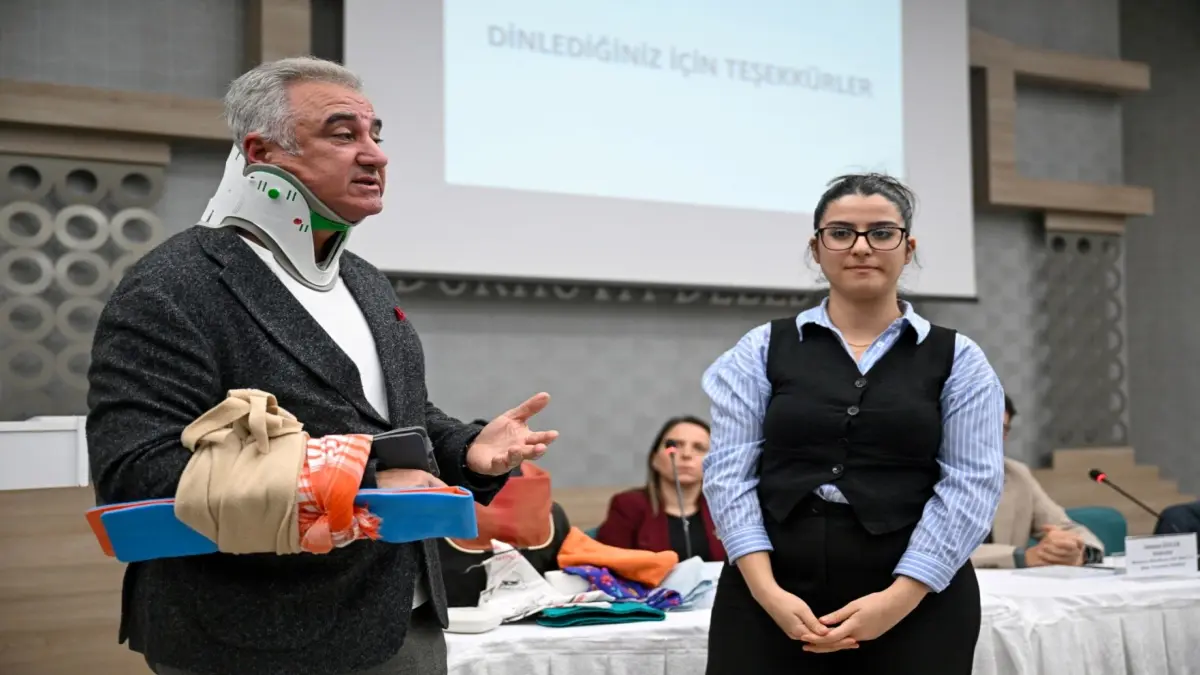 Deprem gerçeği masaya yatırıldı: Bornova’da Dirençli Kentler Paneli haberinin görseli