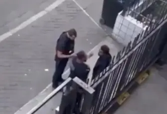 Fransa’da polise ‘aşağılayıcı muamele’ cezası: Tokat atıp tüküren memur hakkında hapis kararı