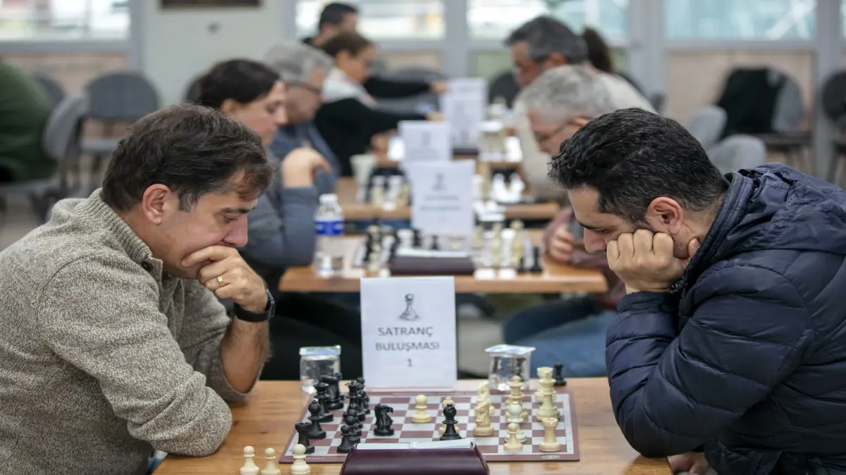Güzelbahçe’de Sağlıklı Yaş Alma Merkezi Satranç Turnuvası büyük heyecana sahne oldu haberinin görseli