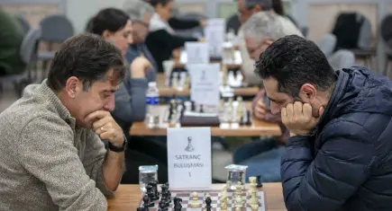 Güzelbahçe’de Sağlıklı Yaş Alma Merkezi Satranç Turnuvası büyük heyecana sahne oldu