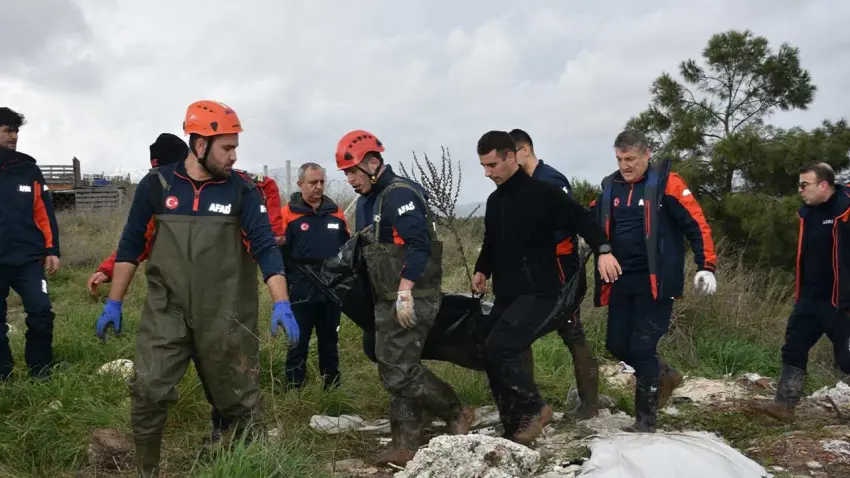 İzmir’de otomobil sele kapıldı: 2 ölü, 1 kayıp