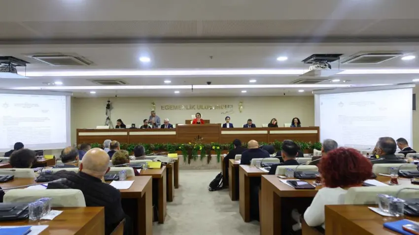 Karabağlar Meclisi’nde sert tartışmalar: Kütüphane, kooperatif ve yolsuzluk iddiaları gündemde