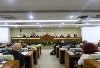 Karabağlar Meclisi’nde sert tartışmalar: Kütüphane, kooperatif ve yolsuzluk iddiaları gündemde