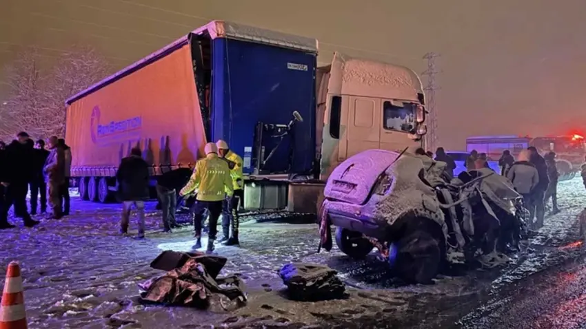 Katliam gibi kaza: SUV ile TIR çarpıştı, 4 ölü!
