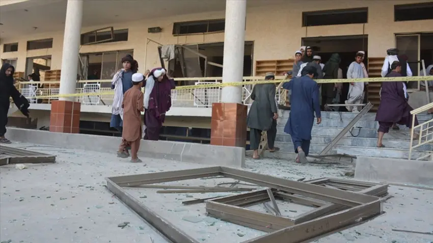 Pakistan’da cuma namazı sırasında camide patlama: Çok sayıda ölü ve yaralı var haberinin görseli