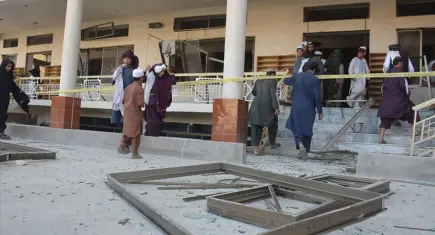 Pakistan’da cuma namazı sırasında camide patlama: Çok sayıda ölü ve yaralı var