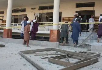 Pakistan’da cuma namazı sırasında camide patlama: Çok sayıda ölü ve yaralı var