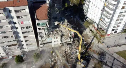 Yargıtay, Yılmaz Erbek Apartmanı davasında 6 sanık hakkındaki kararı bozdu